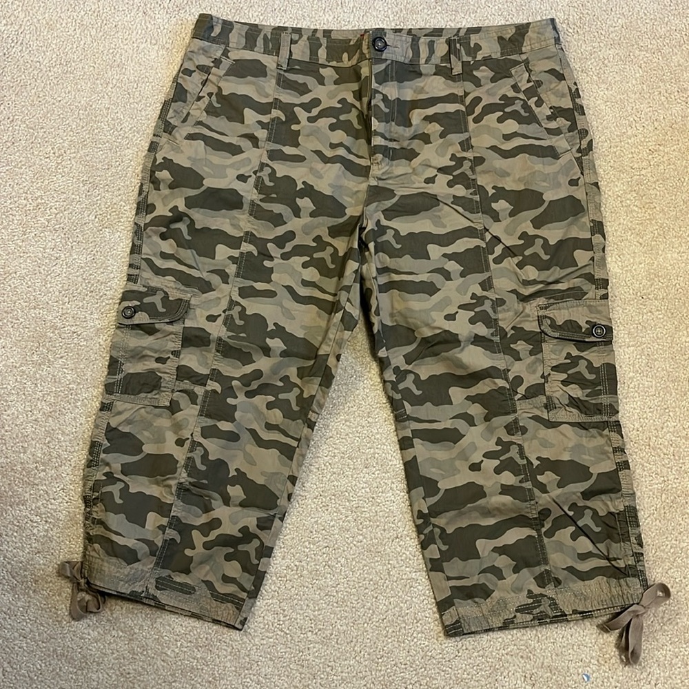 Merona camouflage capris